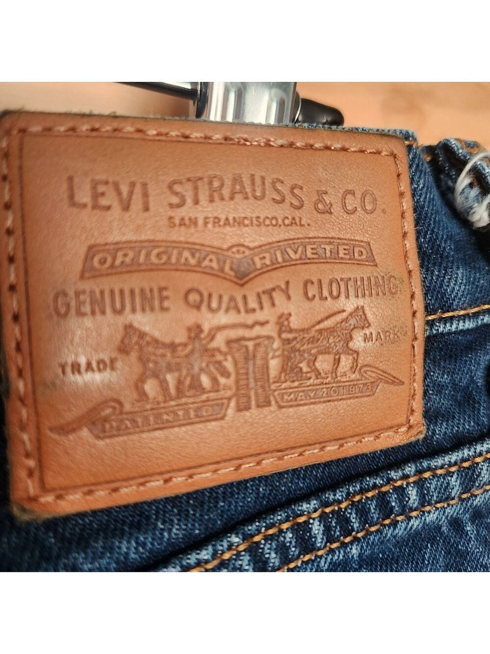 LEVIS DARK WASH HIGH RISE WEDGIE JEAN SIZE 31 LIKE NEW! - Picture 5 of 8